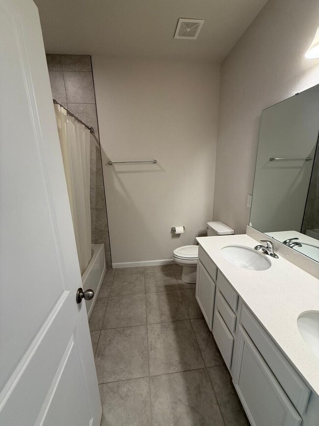 Building Photo - Beautiful 3BR/3BA Home in Creekside