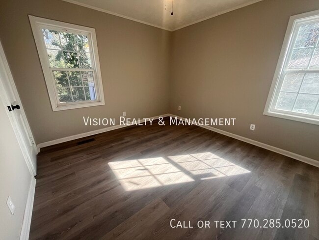 Building Photo - 107 Merrill St