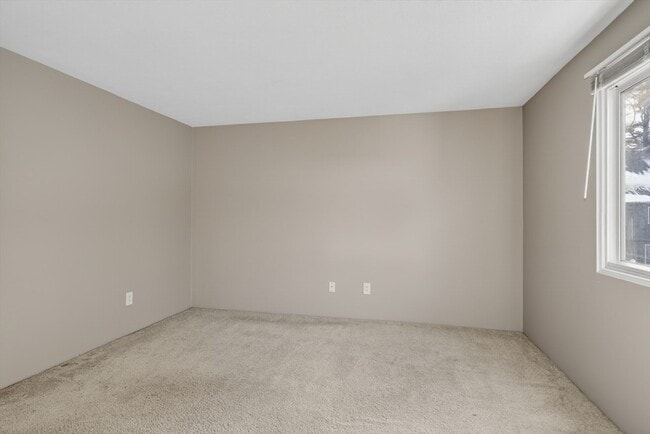 Building Photo - 77 Wilson St