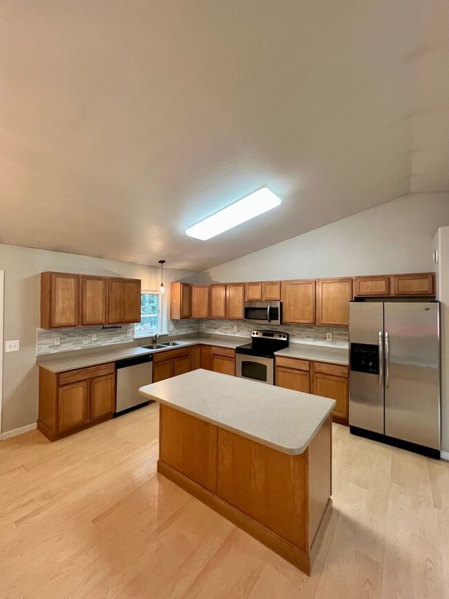 Building Photo - 3-Bedroom Home in North Pole / 2 Car Garag...