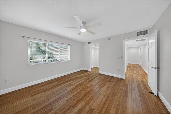 Building Photo - 900 SE 2nd St