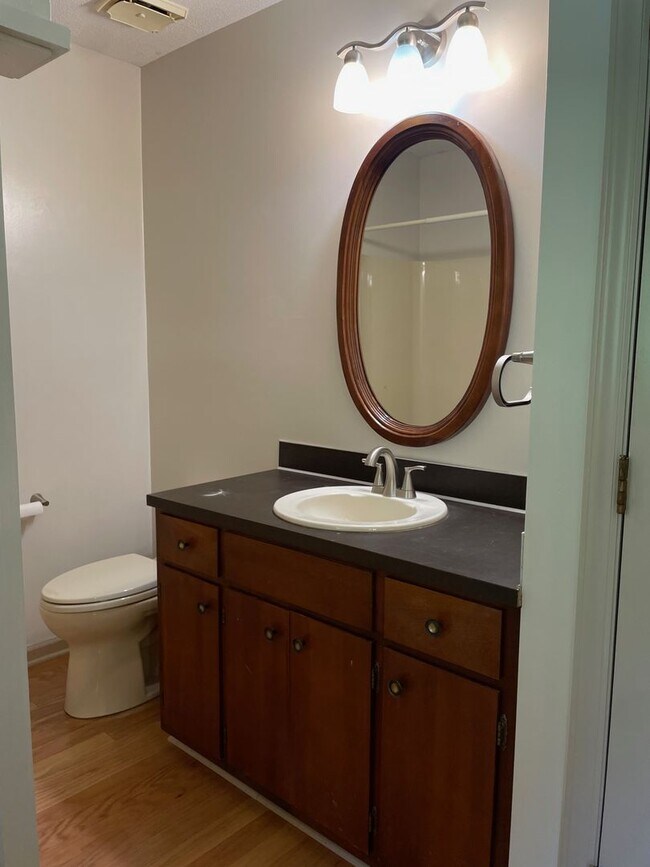 Building Photo - Beautiful 2 Bed, 2 Bath home located in Seagrove. (Handicap accessible)