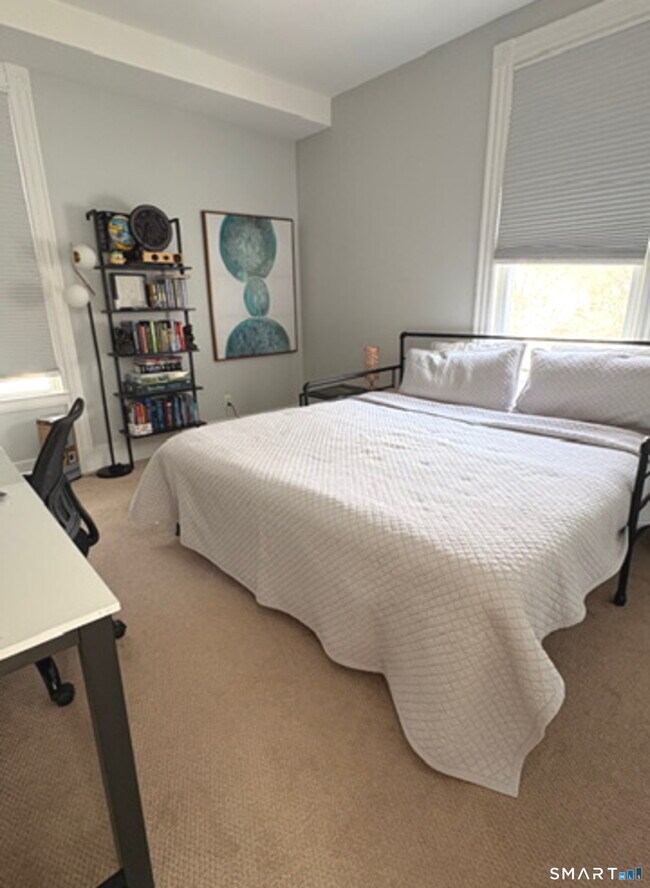 Building Photo - 611 Whitney Ave