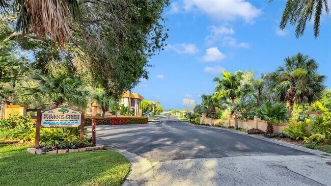 Building Photo - 10192 Seminole Island Dr