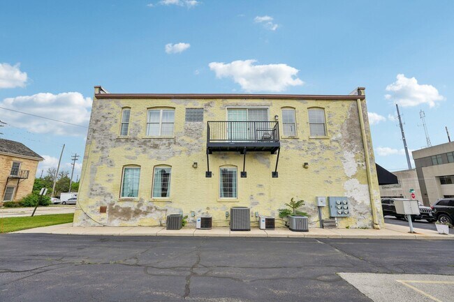Building Photo - 1111 55th St