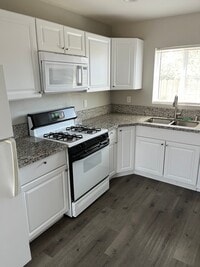 Building Photo - 830 California Ave