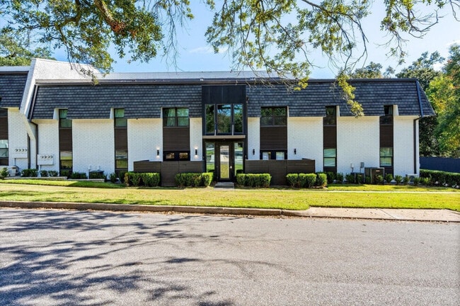 Building Photo - Springhill Oaks