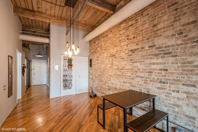 Building Photo - 225 W Huron St