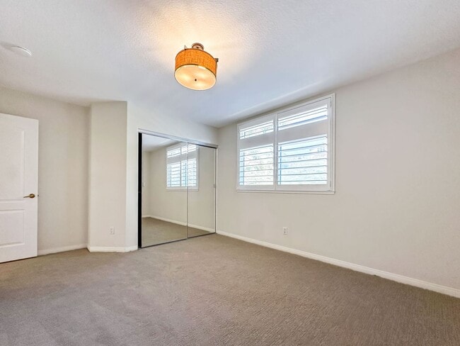 Building Photo - Beautiful Marina Hills Home!