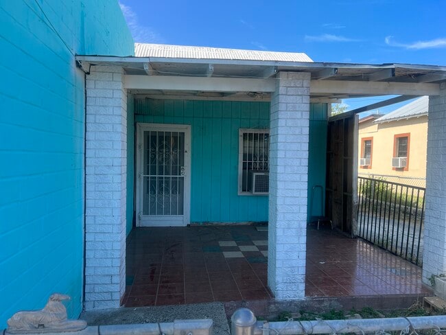 Primary Photo - 1715 Benavides St