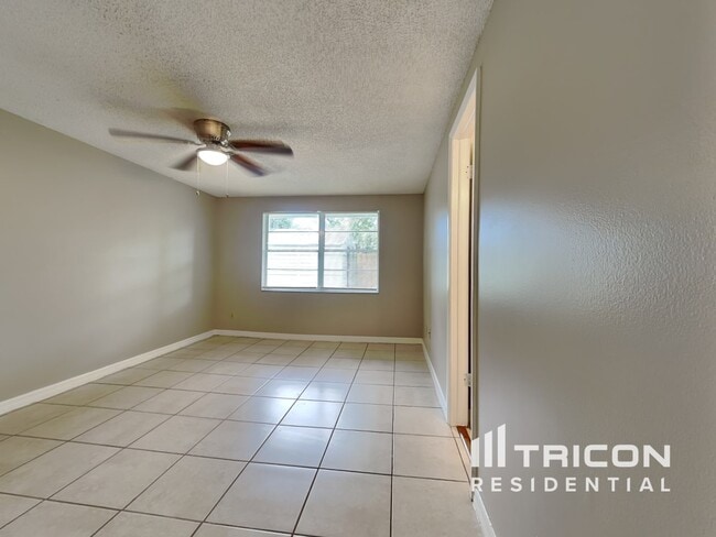 Building Photo - 16015 Splitlog Dr