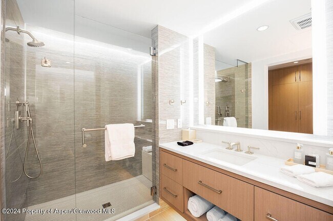 Building Photo - 130 Wood Rd