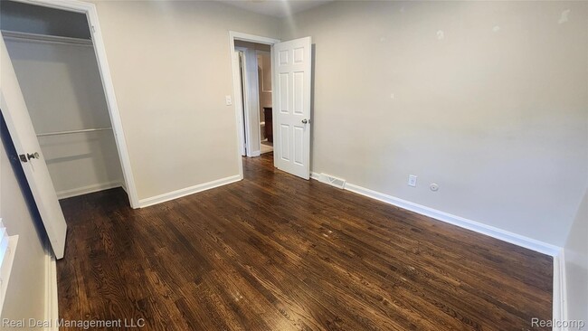 Building Photo - 30066 Brentwood St