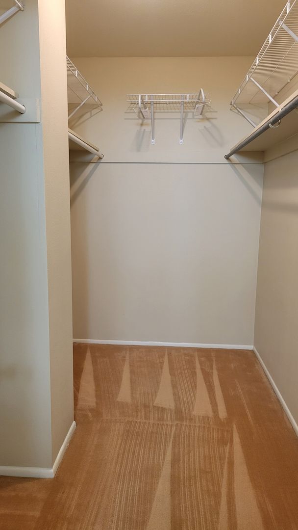 Building Photo - 4 Bed 2.5 Bath with A/C - Available Now!