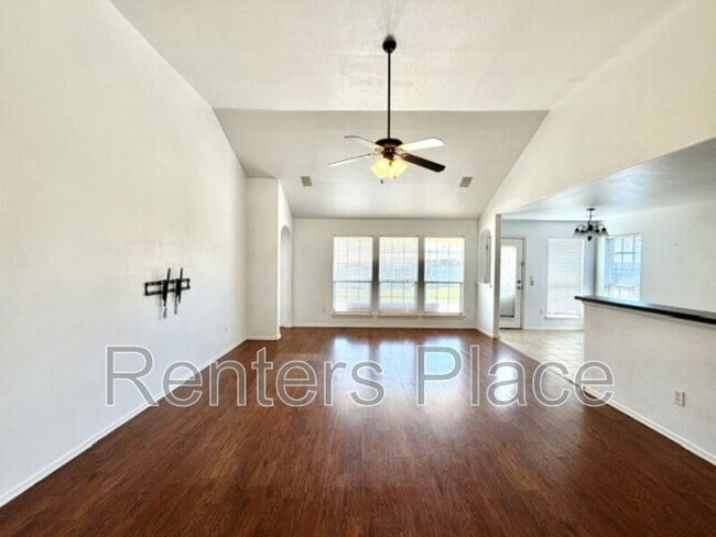 Building Photo - 2006 W J St