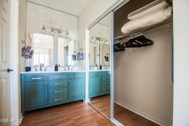 Building Photo - 5640 E Bell Rd