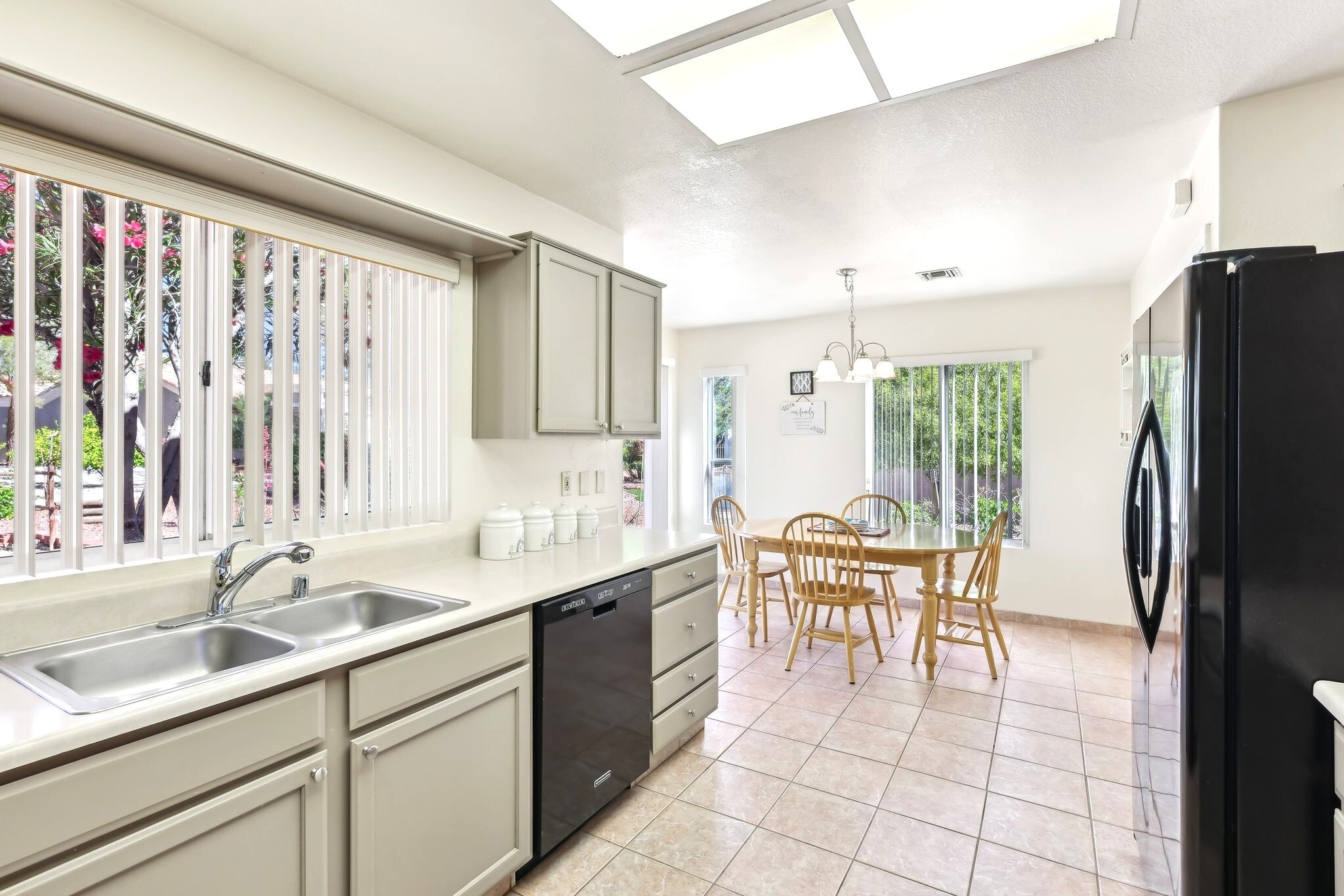 Building Photo - 3013 Sungold Dr