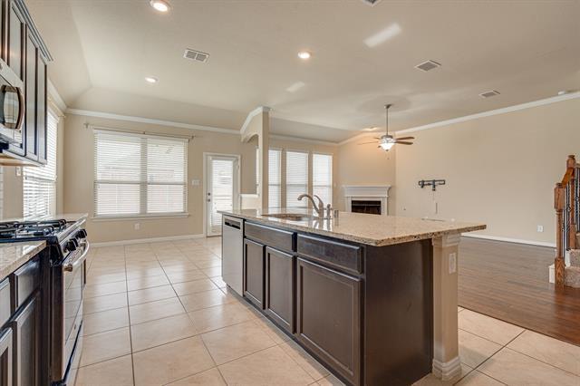 Building Photo - 4112 Hialeah Dr