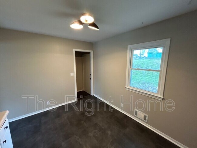 Building Photo - 6929 N 64th St