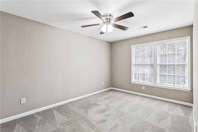 Building Photo - 52 Bridle Ln