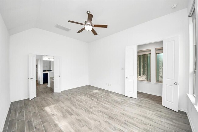 Building Photo - 10910 Wardrop Pl