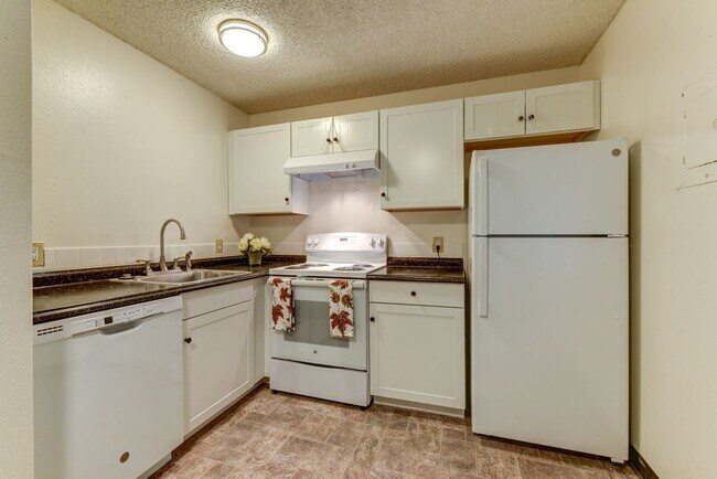 Building Photo - Pre-Leasing August 2026: Great 1 Bed, 1 Bath Close to CU and 29th Street Mall with included parki...