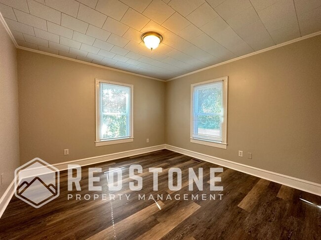 Building Photo - 817 Oakley St