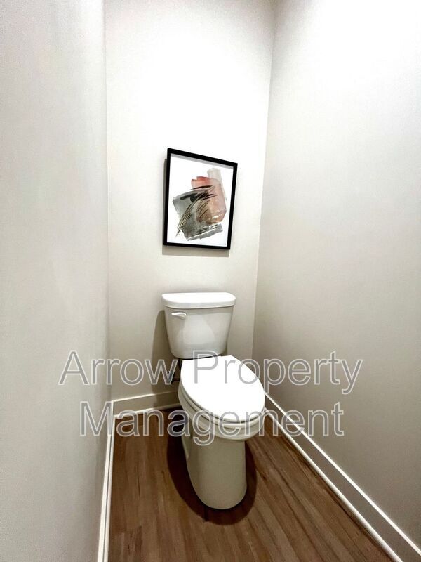 Building Photo - 1067 Claude Rd