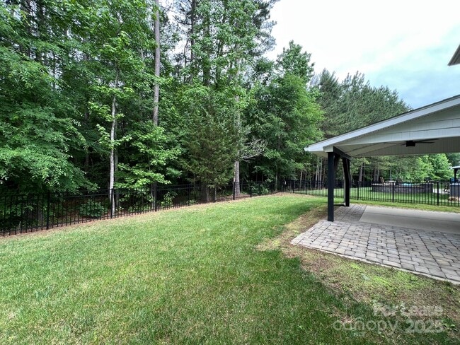 Building Photo - 2198 Laurens Dr