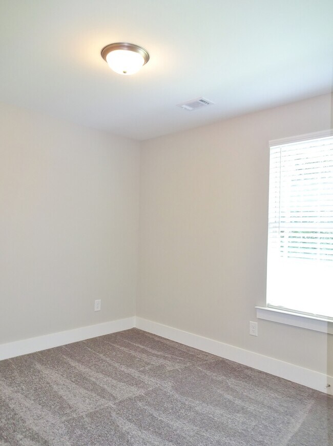 Building Photo - 555 Polo Way
