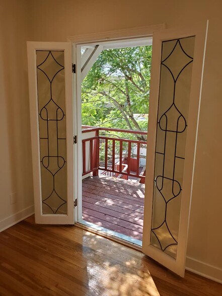 Building Photo - 1037 S Longwood Ave