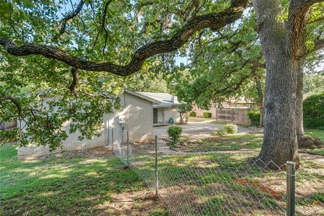 Building Photo - 2909 White Oak Ln