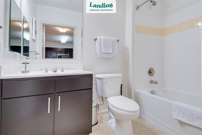 Building Photo - 925 N Garfield St