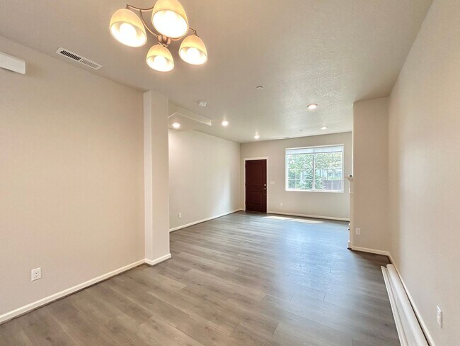Building Photo - Stunning 2 Bed, 2.5 Bath Craftsman Townhome with Community Amenities!