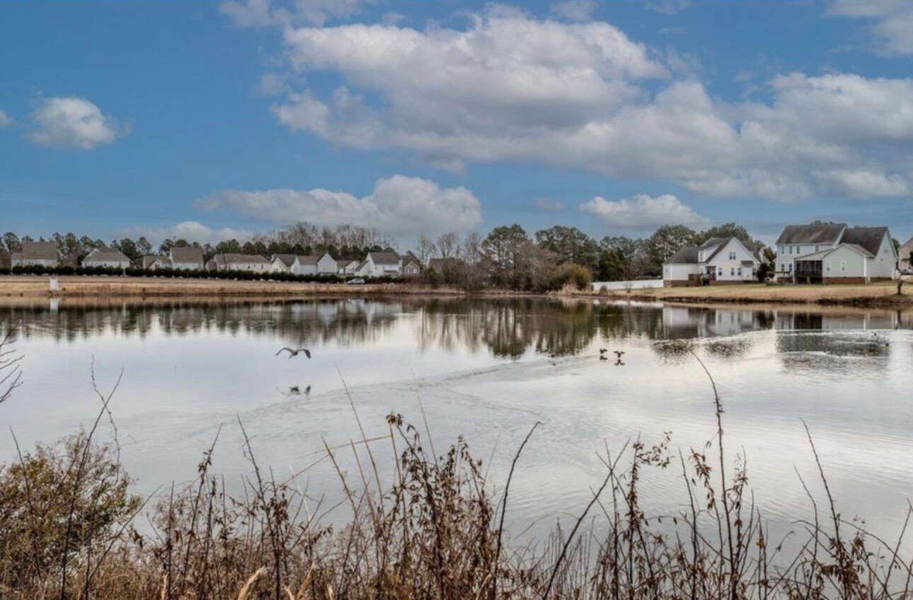 Building Photo - 264 Wembley Dr