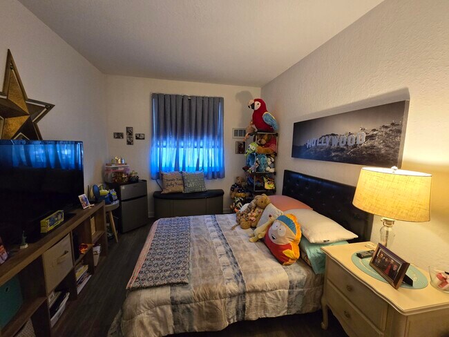 Building Photo - 2208 Shoma Dr