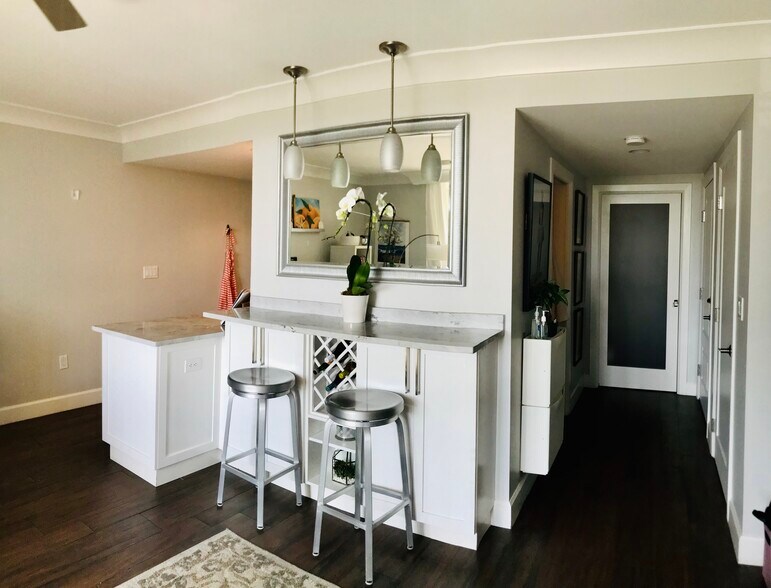 An accent mirror reflects the incredible view and adds even more natural light to the space - 15 S Golfview Rd