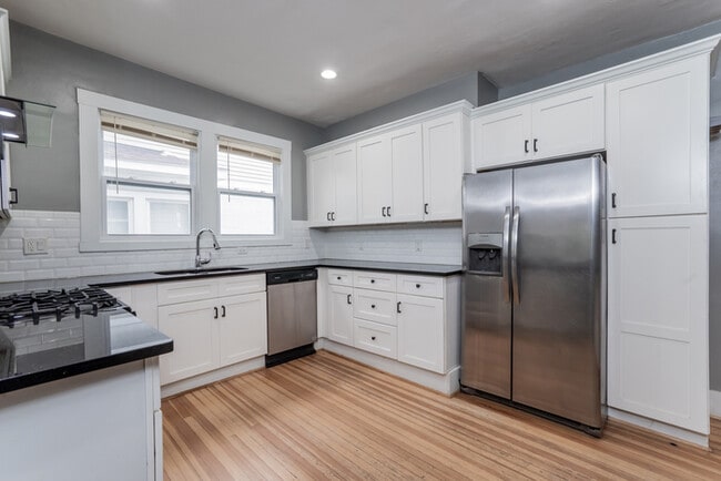 Building Photo - Fantastic 3bd/2ba home! Let yourself in!