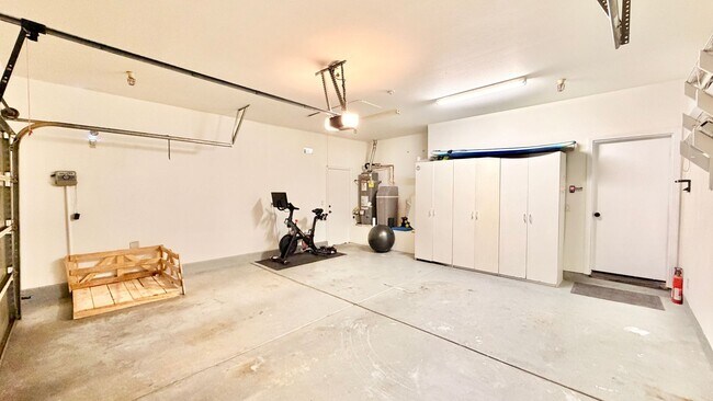 Building Photo - 563 Poets Square