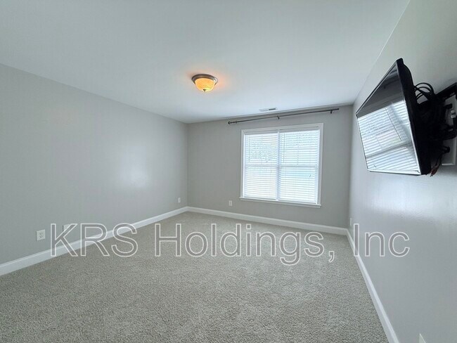 Building Photo - 5810 Spring Glen Lane