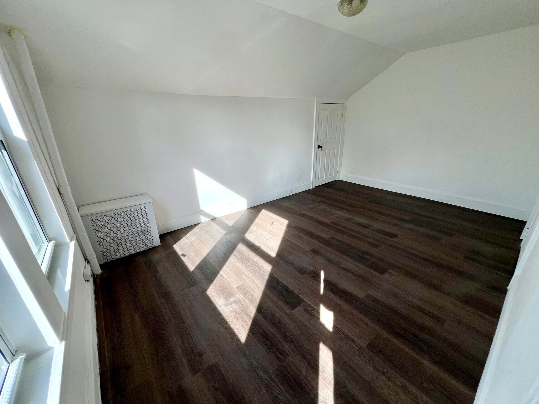 Building Photo - 9924 Ascan Ave