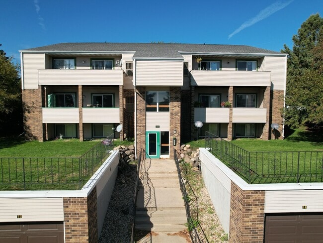 Building Photo - View Pointe