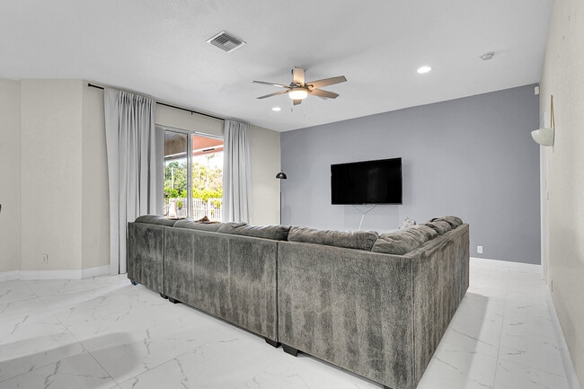 Building Photo - 13620 Folkestone Ct