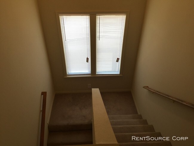 Building Photo - 428 W Avenue J5