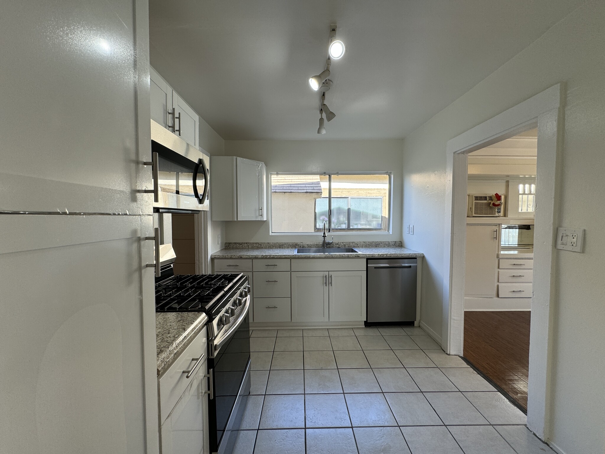 Building Photo - 1183 N Normandie Ave