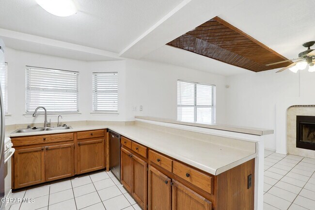 Building Photo - 10925 Loma Alta Pl