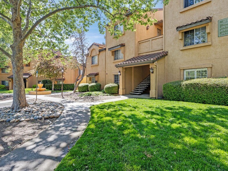 Building Photo - 805 Watson Canyon Ct