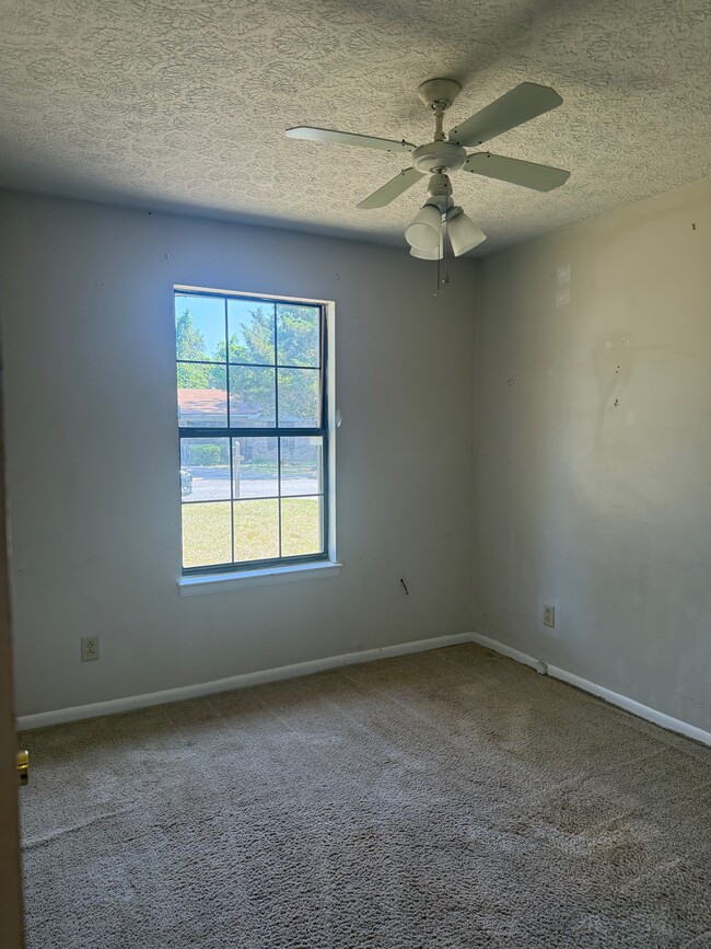 Building Photo - 209-p209 Garden Cir
