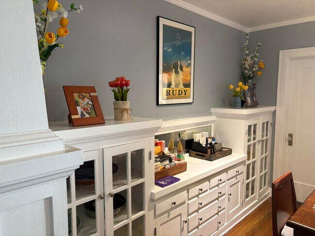 Building Photo - 839 N Orange Dr