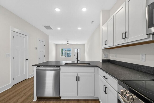 Building Photo - Pet Friendly Two Bedroom!